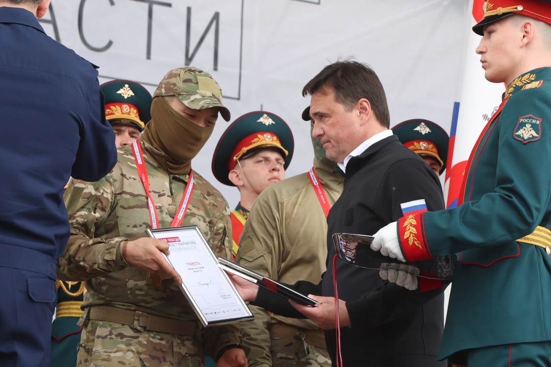 Губернатор и замминистра обороны РФ наградили победителей «Кубка Победы» по тактико-стрелковому многоборью
