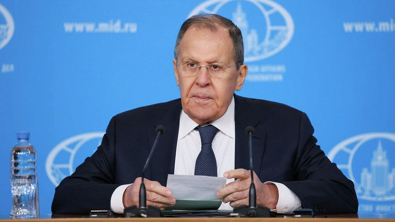 ЕС уже мало чем отличается от НАТО, заявил Лавров