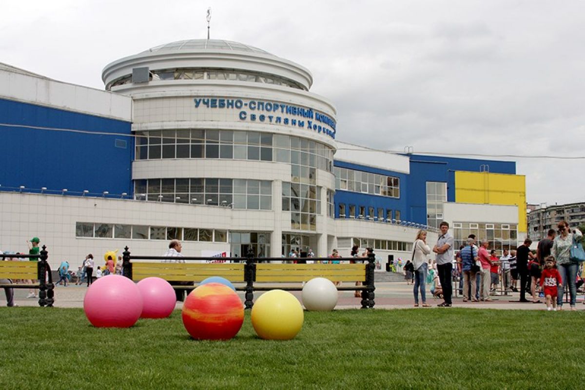 Спортивный комплекс Хоркиной в Белгороде. Хоркина Белгород футбольное поле. Спорткомплекс рядом. Спорткомплекс Хоркиной Белгород фото.