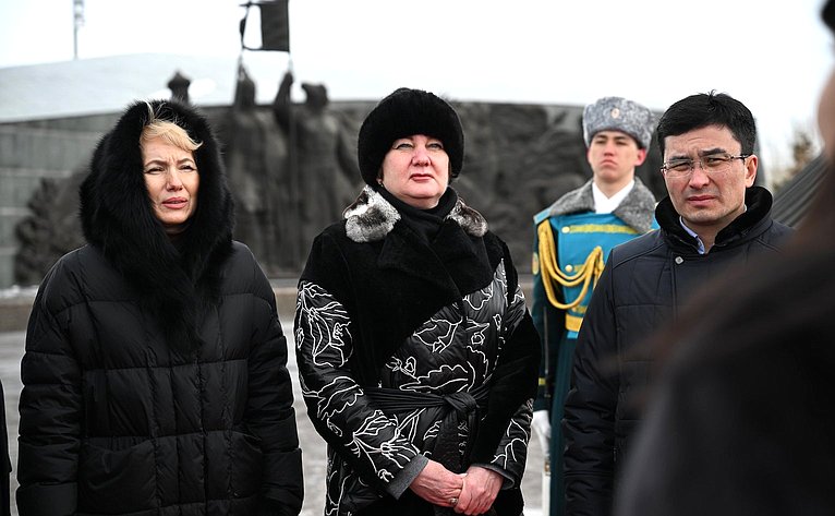 В составе делегации Постоянной комиссии МПА СНГ Татьяна Сахарова приняла участие в церемонии возложения цветов к Монументу «Защитники Отечества»