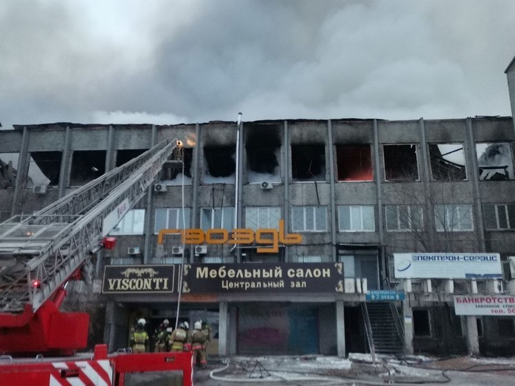 Атака стихий: в сгоревшем Торговом центре «Гвоздь» в Улан-Удэ начался потоп