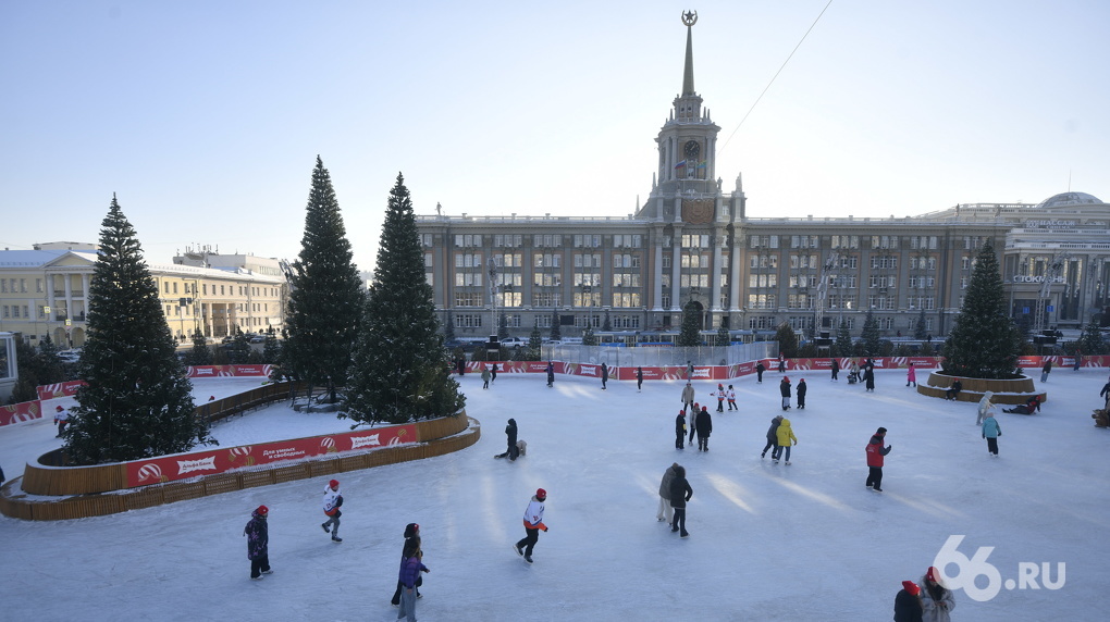 На площади 1905 года открыли главный каток города. Тест-драйв 66.RU