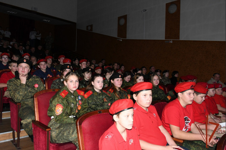 В Новосибирской области росгвардейцы приняли участие в масштабном военно-патриотическом форуме