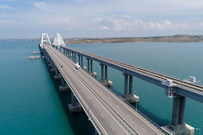 Автомобильное движение по Крымскому мосту временно ограничили
