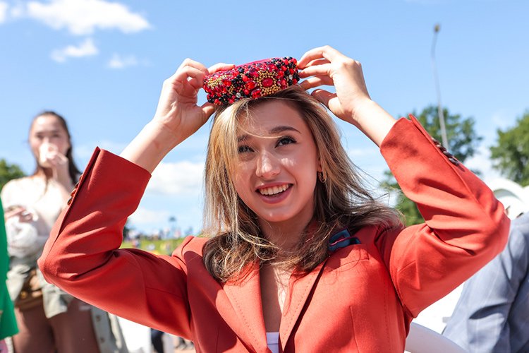 Камила Валиева привыкает к роли медиаперсоны, она желанная гостья татарских мероприятий, причем от таких приглашений уроженка Казани старается не отказываться