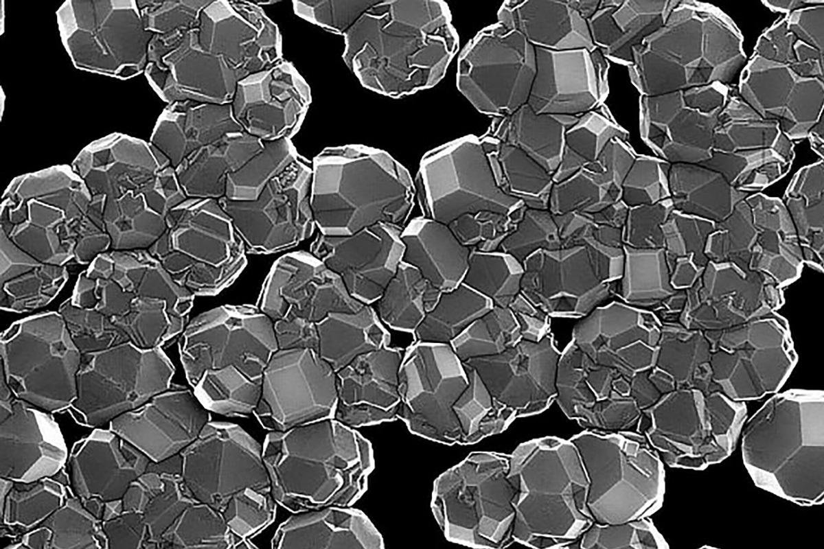 В Австралии на основе наноалмазов разработали уникальную охлаждающую ткань