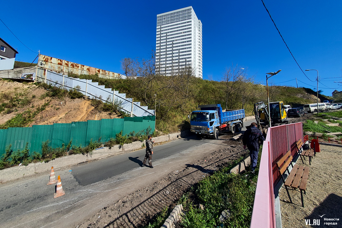 Проспект красного знамени владивосток. Красного Знамени 66 Владивосток аудитория. Реми, Владивосток, проспект красного Знамени фото.