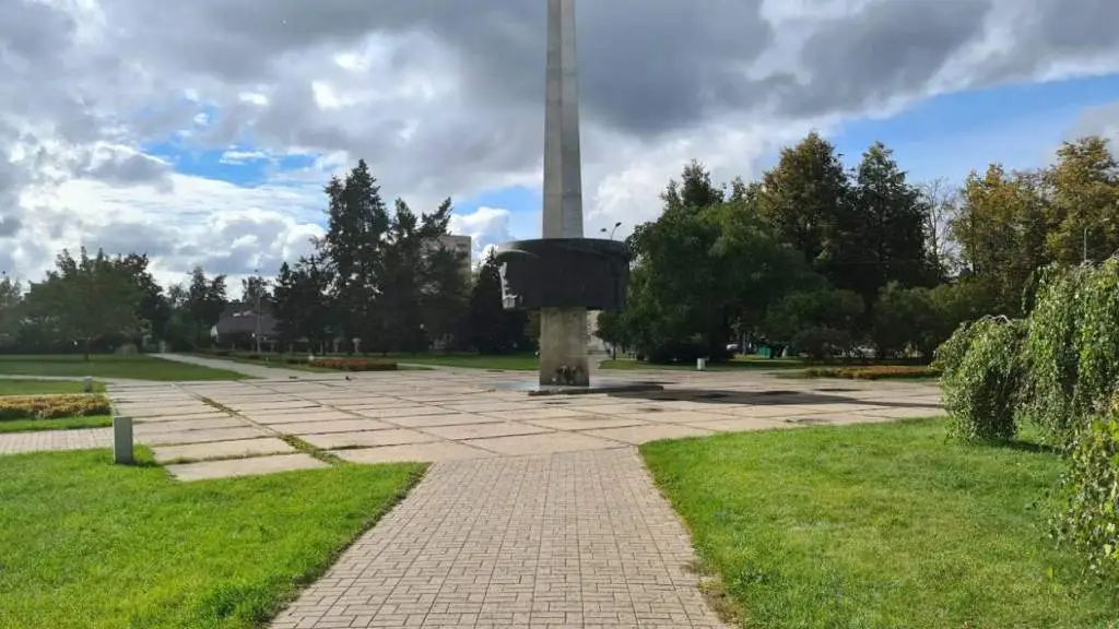 Снести памятники в Даугавпилсе готовы две фирмы