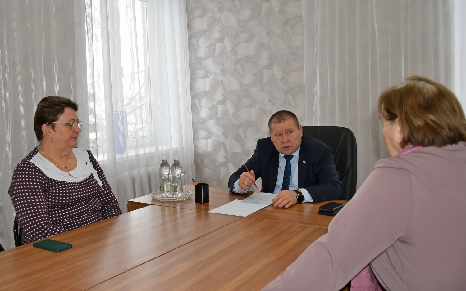 Министр лесного, охотничьего хозяйства и природопользования Пензенской области Ришат Алтынбаев провел личный прием граждан в администрации Лопатинского района
