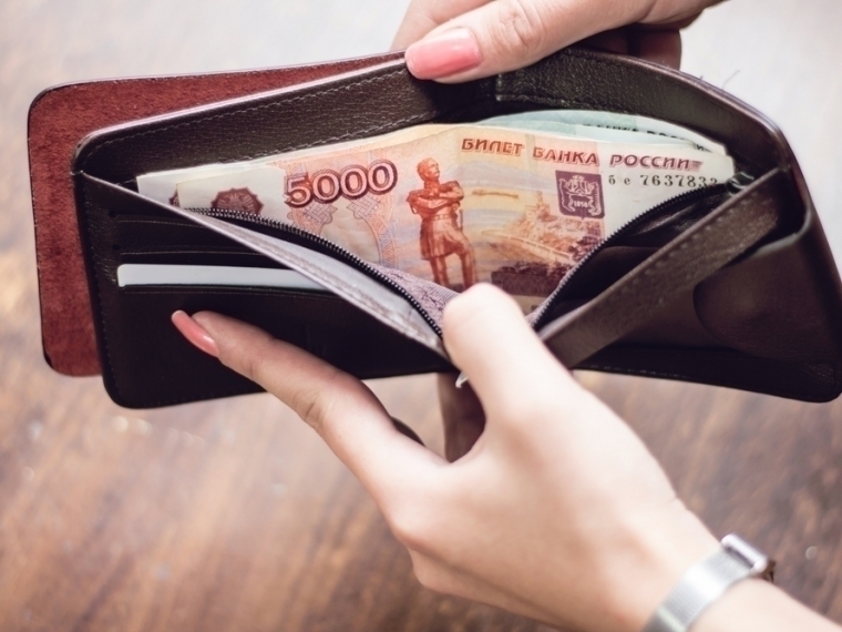 Безработная омичка перевела мошенникам 225 тысяч ради заработка на криптовалюте