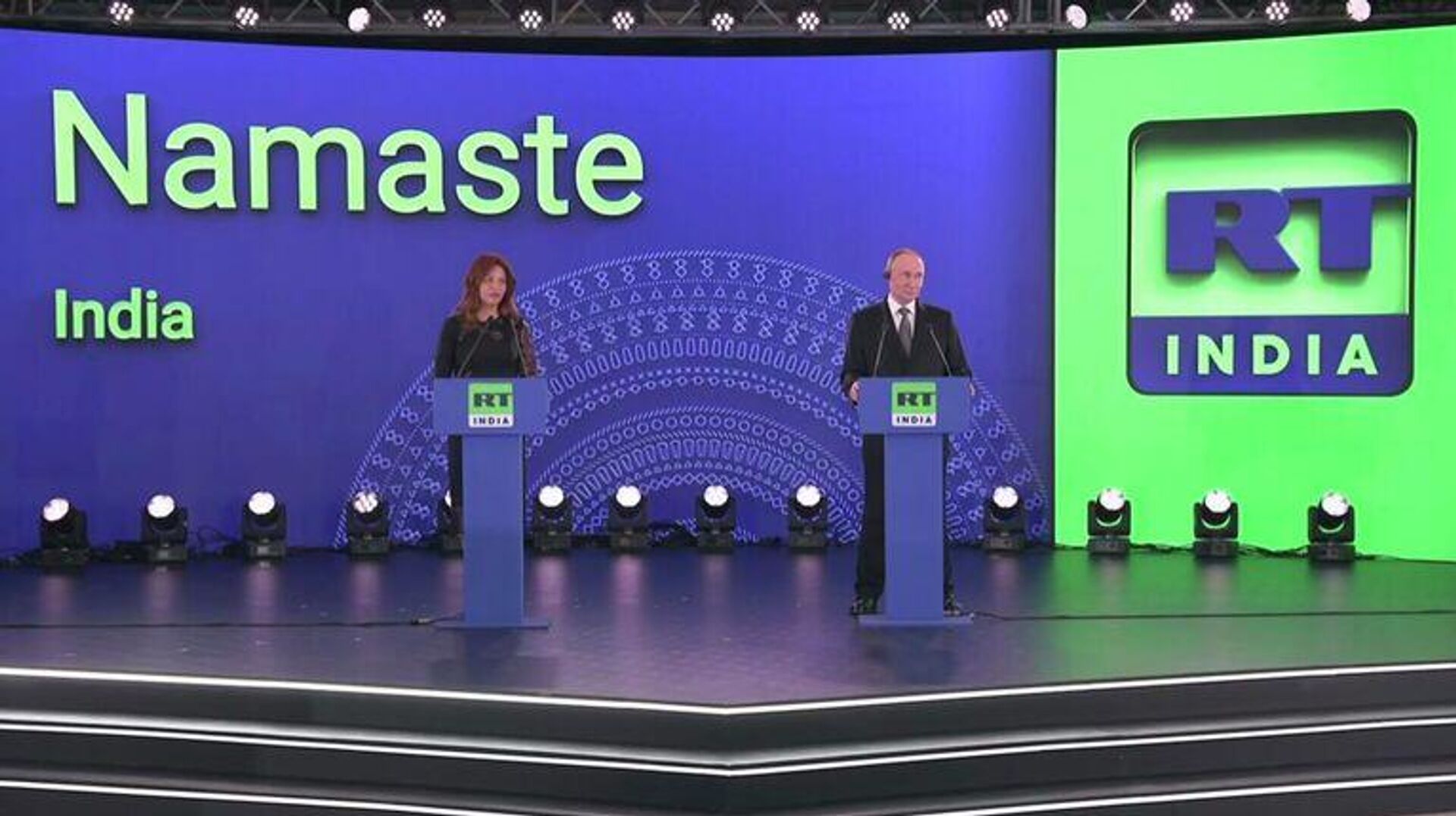 Владимир Путин во время церемонии старта вещания телеканала RT India - Sputnik Узбекистан, 1920, 05.12.2025