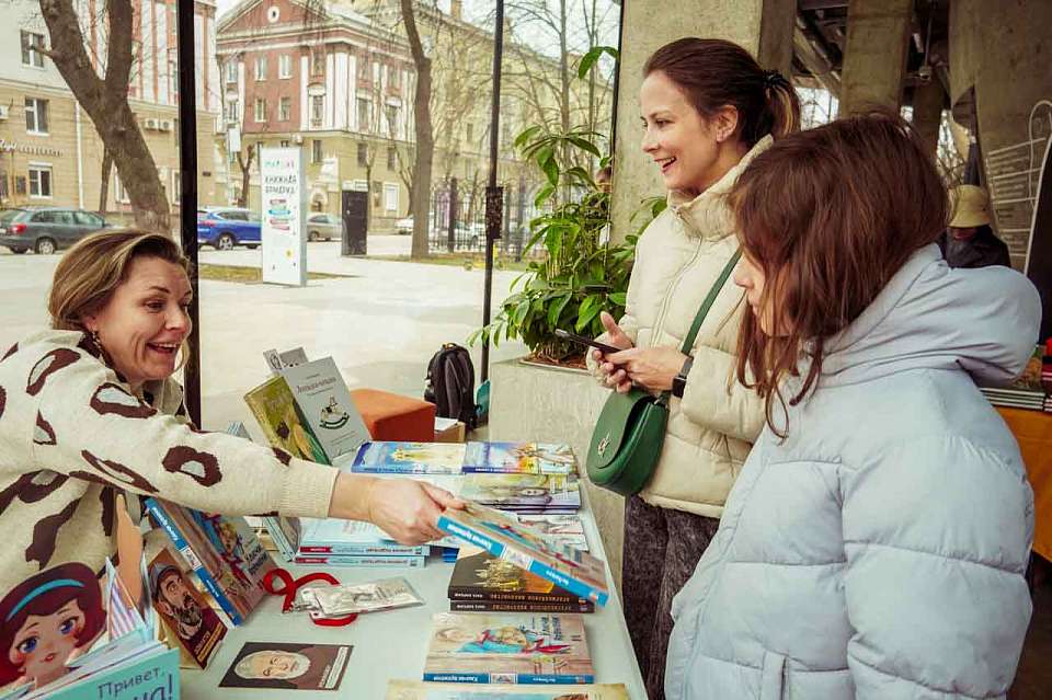 Книжный маркет, встречи с писателями и фестиваль чая. Куда воронежцам сходить на выходных 18 и 19 октября