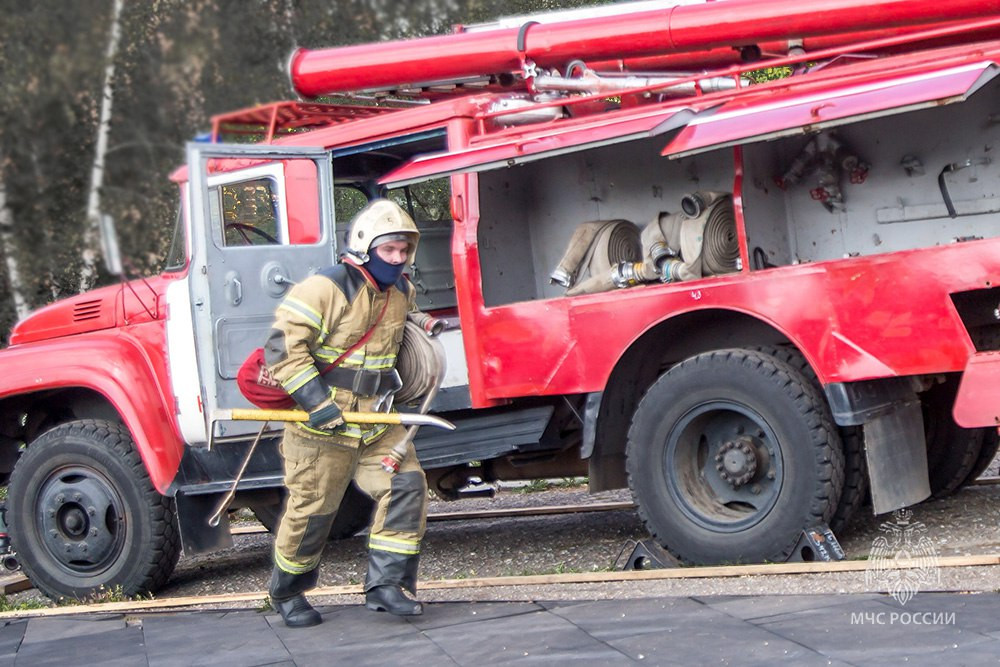 За сутки в Кировской области загорелись два дома и две хозпостройки
