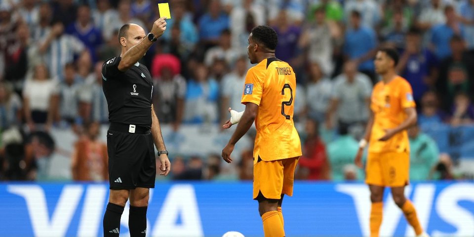 Нидерланды — Аргентина — 0:1. Акунья и Тимбер получили по желтой карточке на 43-й минуте матча ЧМ‑2022