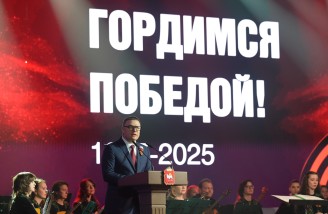 На торжественном концерте к юбилею Великой Победы Алексей Текслер вручил награды героям спецоперации и волонтерам