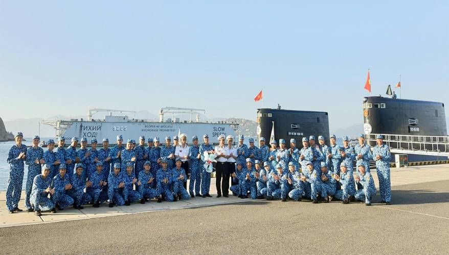 На военной базе Камрань вьетнамские подводники отметили 7-летие своей «Варшавянки»