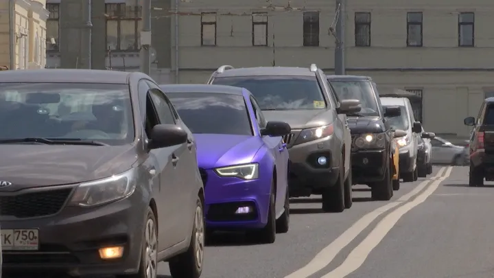 Продажи новых авто в России выросли на 10,8% в апреле, но тренда пока нет