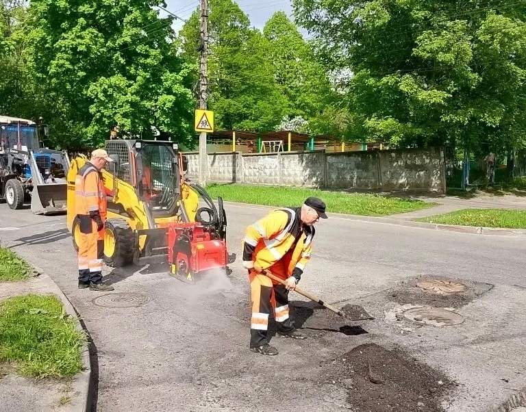 В Курске начали аварийный ремонт дорог на пяти улицах