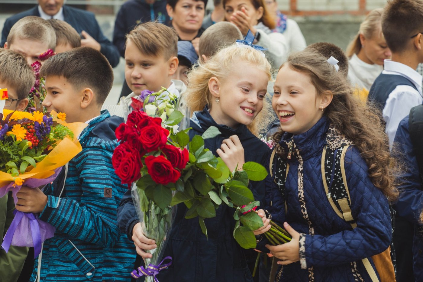 Участвовали ученики. Первоклассники. Школа первоклассника. Первоклашки первого сентября. Образ первоклассницы на 1 сентября.