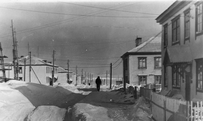 В конце 1950-х годов в городе появились первые каменные двухэтажные дома, начавшие вытеснять деревянные постройки.