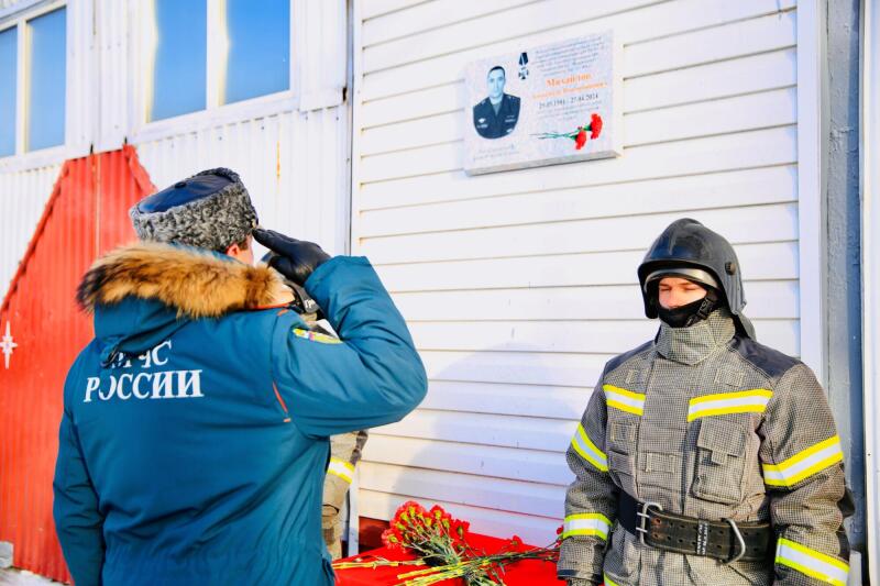В Пыть-Яхе увековечили память ветерана МЧС России, погибшего в зоне специальной военной операции