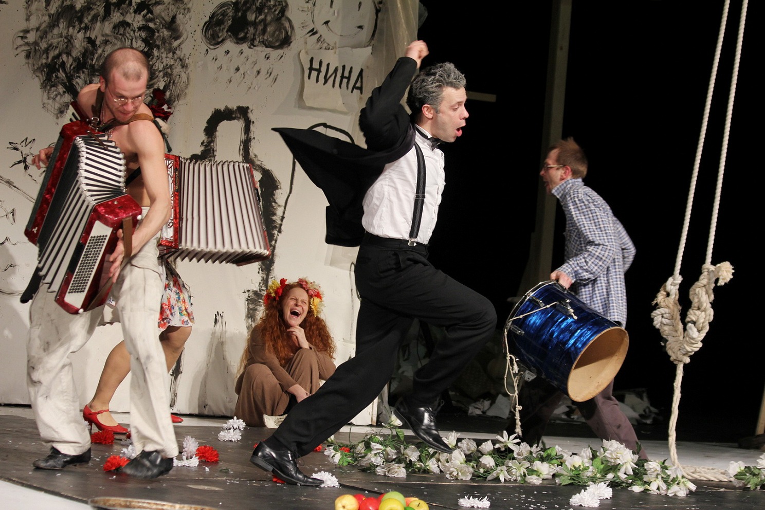 Варвара Шмыкова, Андрей Бурковский и Александр Филиппенко прокомментировали гибель Юрия Бутусова