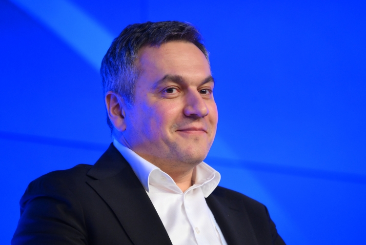 Антон Думин открыл разговор цифрами: в компании уже работает более 35 тыс. единиц российского оборудования разных производителей