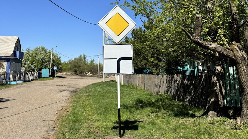Дорожные знаки в Константиновском районе установили после жалобы - gtrkamur.ru