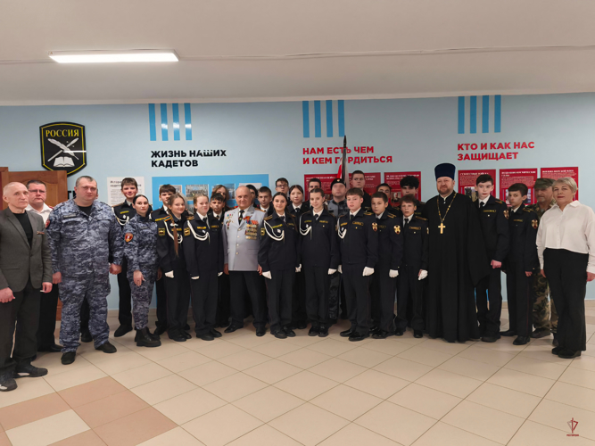 Офицеры и ветераны калининградской Росгвардии приняли участие в церемонии принятия присяги кадетами подшефного класса