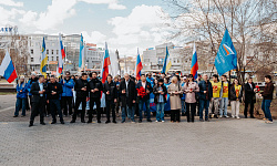 В Улан-Удэ встретили автопробег из Владивостока в Донецк «Одна родина – одна семья!»