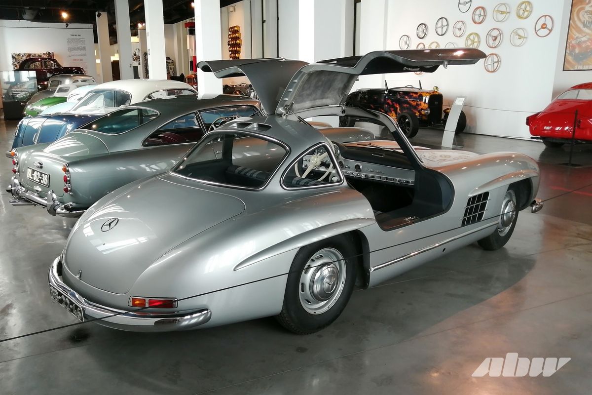 Стиль, мода и ретроавтомобили музея в испанской Малаге: часть вторая