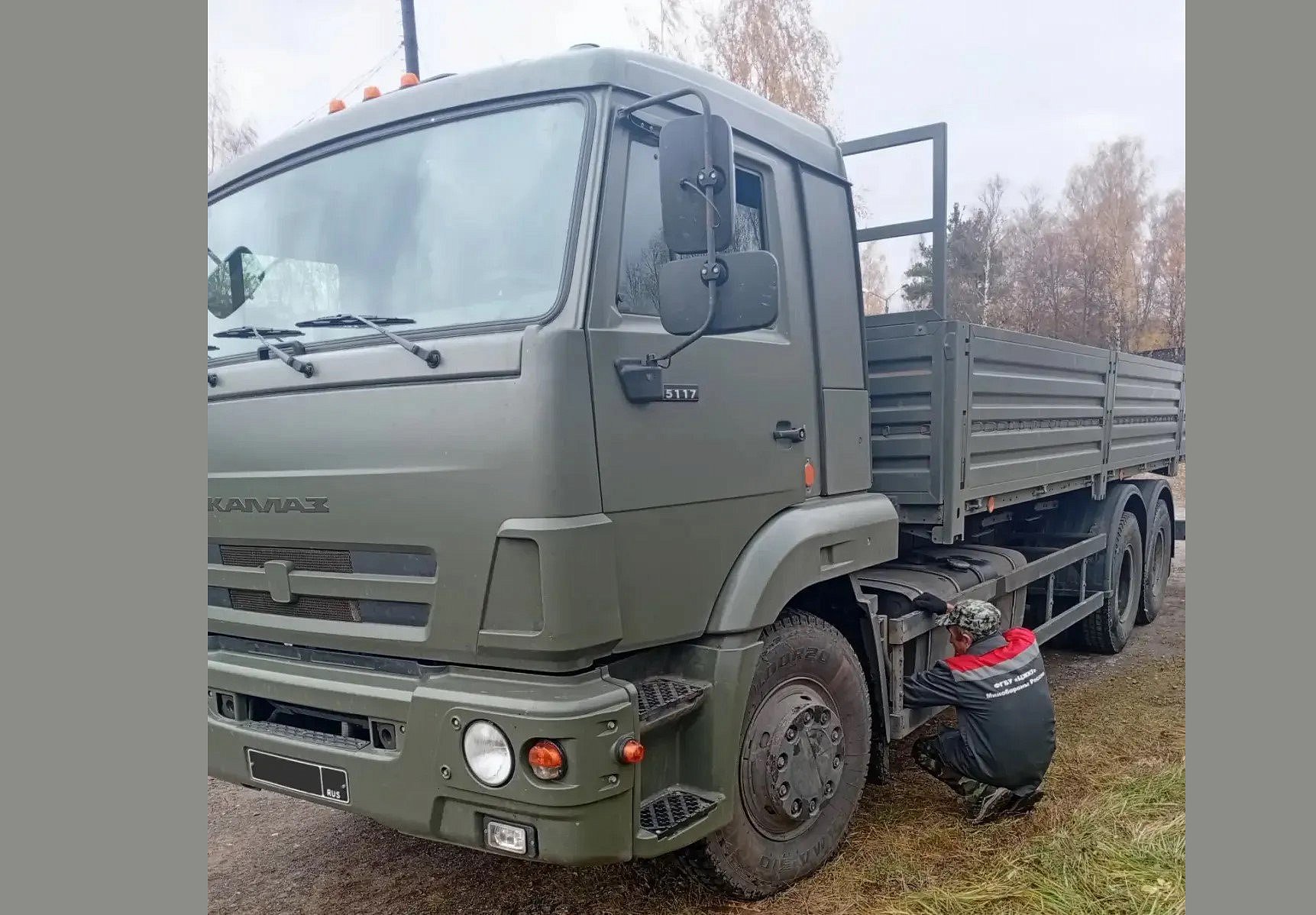 Коммунальщики Московского военного округа завершают перевод автомобильной и специальной техники на летний режим работы 