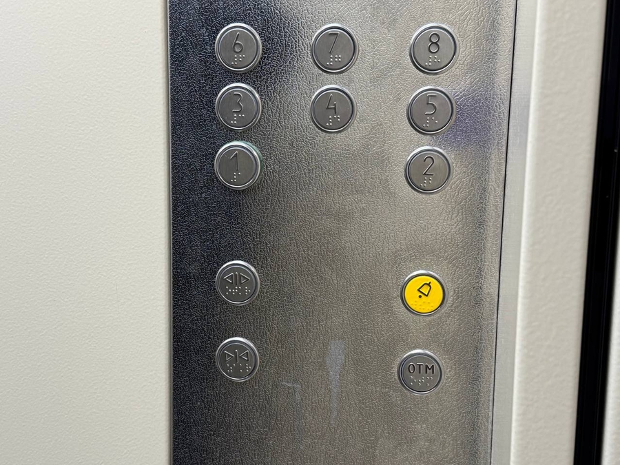 Восемь лифтов капитально отремонтировали в Гатчине 