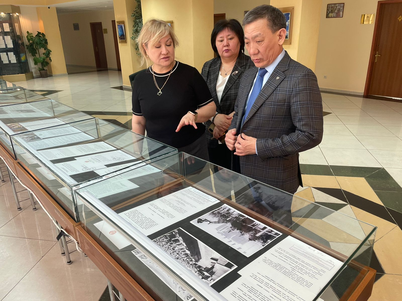 В Национальном архиве Республики Казахстан в Астане открылась выставка «Легендарный Максим»