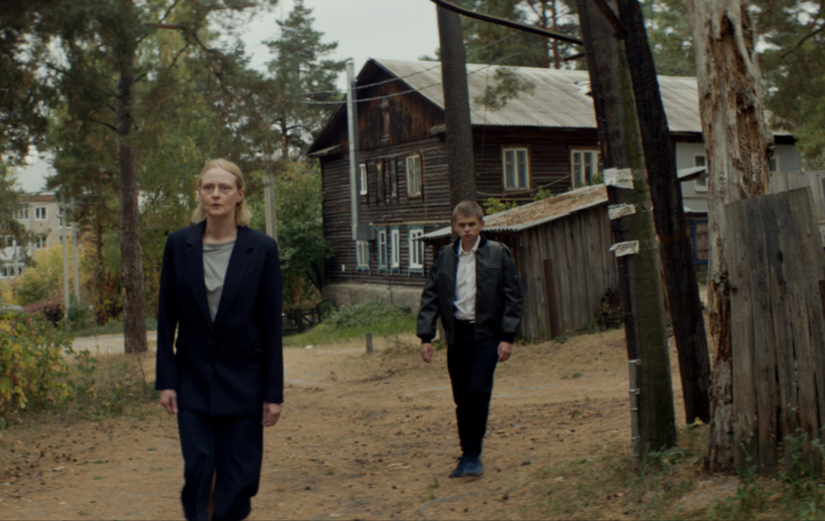 Кадр из фильма Над вечным покоем