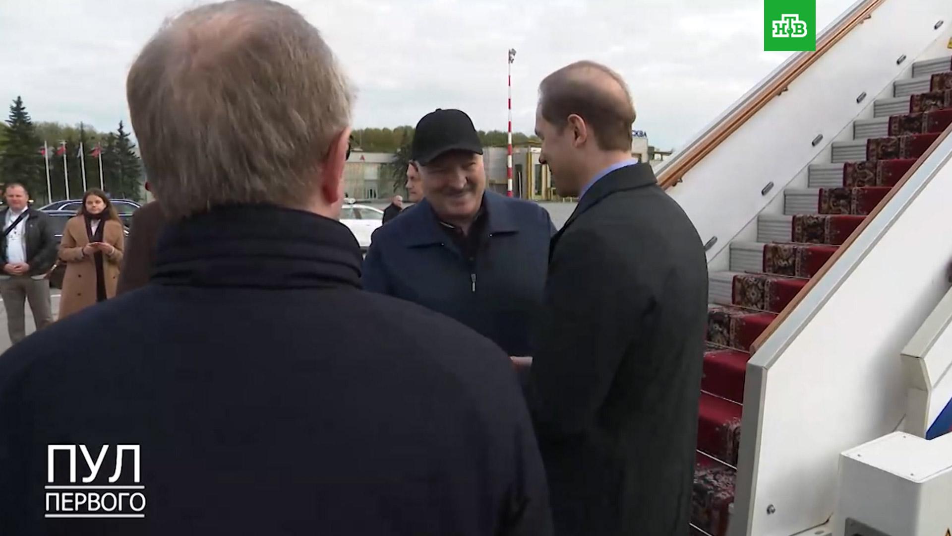 Лукашенко приехал в москву. Лукашенко приехал в москву. Лукашенко приехал в москву. Лукашенко дома. Лукашенко приехал в москву.