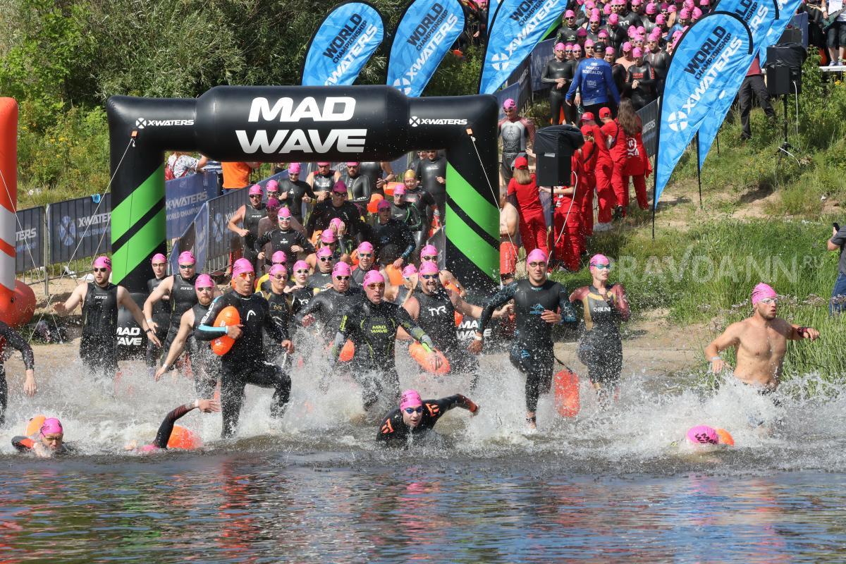 Заплыв x waters нижний новгород. Заплыв на волге в нижнем новгороде 2023. X waters. Заплыв на волге в нижнем новгороде 2023. Заплыв на резиновых женщинах.