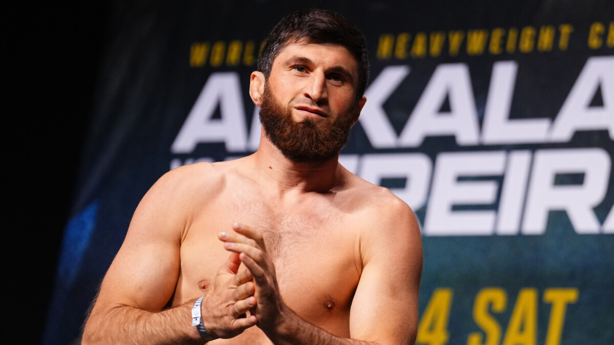 Анкалаев опустился на одну строчку в рейтинге UFC вне зависимости от весовой категории