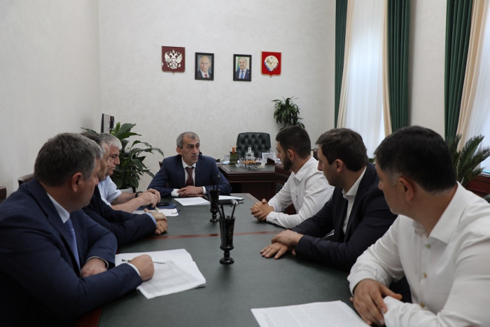 Руслан Алиев провел встречу с участником спецоперации Азаматом Мамаевым