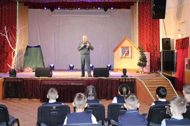 В Вятских Полянах прошли детские спектакли на противопожарную тематику