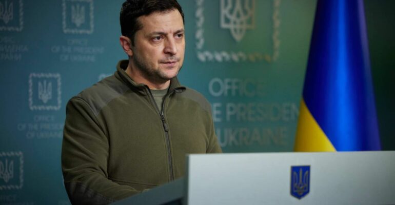 Зеленский не намерен вступать в переговоры, призывает украинцев "защищать страну"