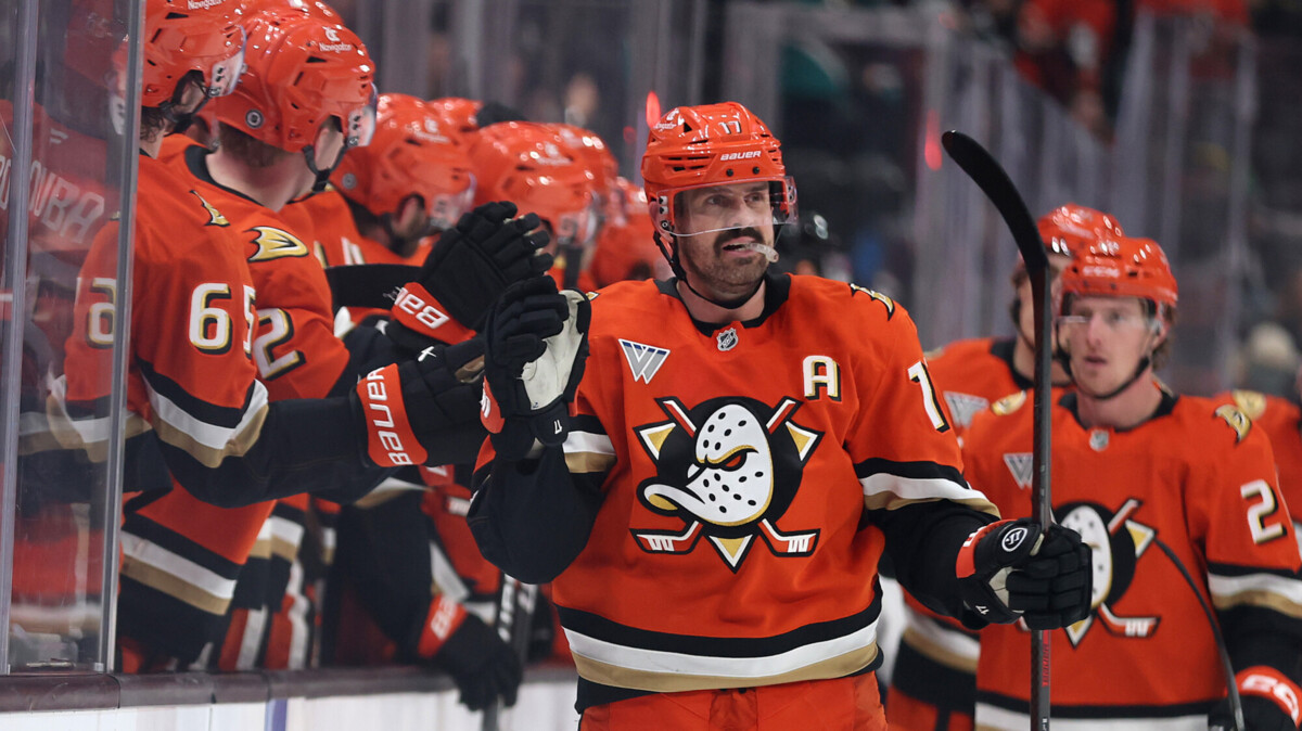 Клуб НХЛ «Анахайм» расстался с главным тренером