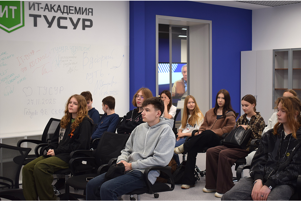 Выставка «Код преемственности: от лампы до нейросети» открылась в ИТ-Академии накануне Дня радио