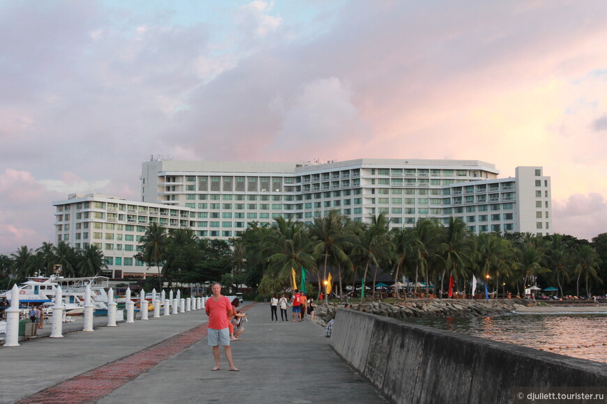 Вид на отель The Pacific Sutera Kota Kinabalu с причала