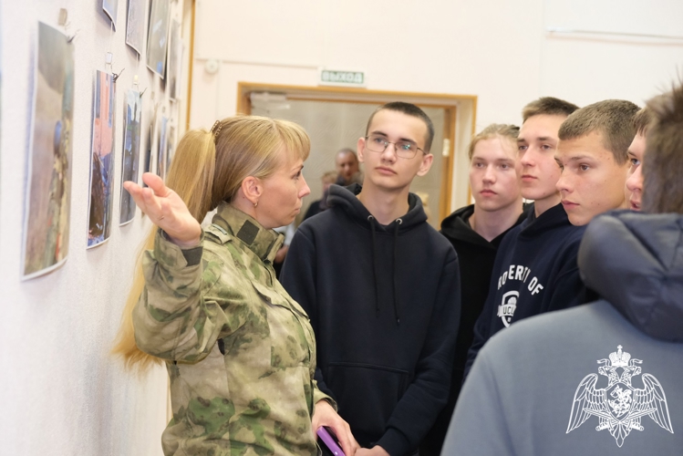 В Курске к 9-летию со дня образования территориального управления Росгвардии открылась фотовыставка