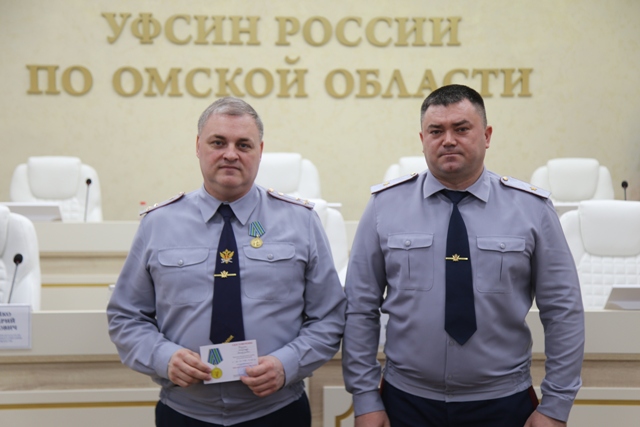 В рамках еженедельного совещания по подведению итогов служебной деятельности за прошедшую неделю начальник УФСИН России по Омской области Сергей Балдин поздравил отличившихся сотрудников