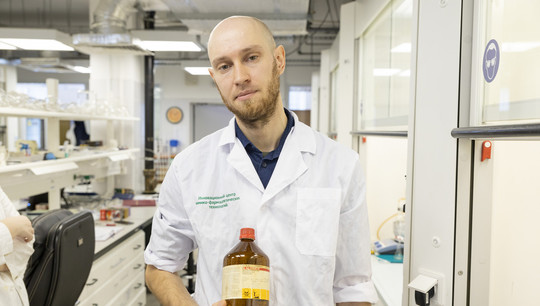 Константин Саватеев работает над созданием основ для отечественных лекарств