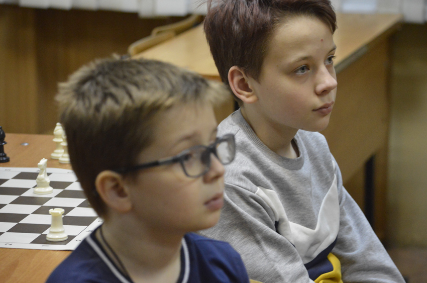 Емельченков иван шахматы. Мастир спорт по шакмотам. Проиграл в шахматы. Ерашов роман шахматы. Владимир миндорин шахматный турнир.