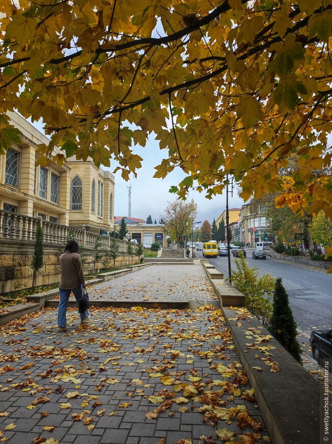 Азербайджанский городок Шеки — халва, пити, дворец ханов и корова в парке 