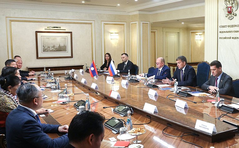 Встреча Николая Журавлева с членом Политбюро Народно-революционной партии Лаоса, Председателем Центрального комитета Лаосского фронта национального развития